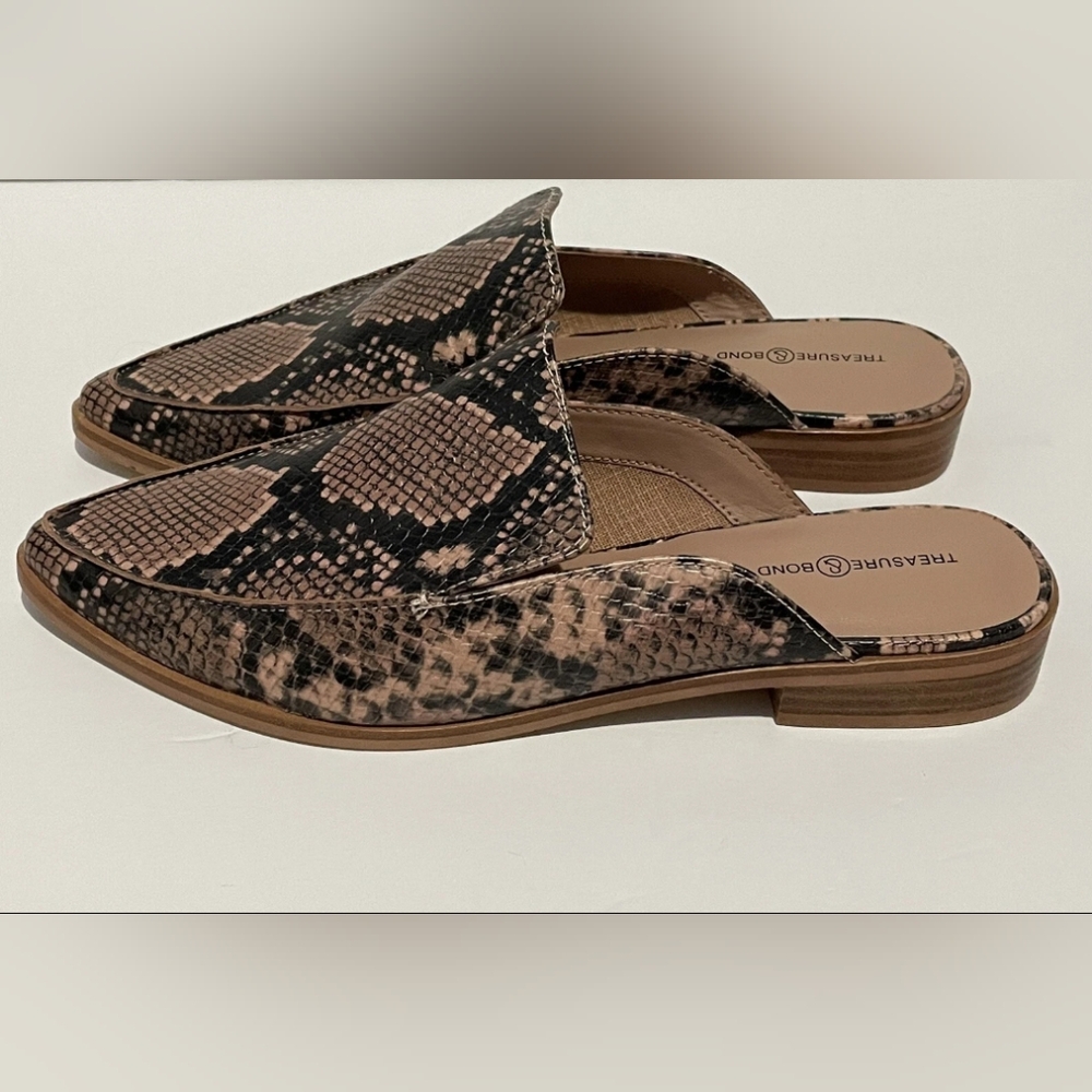 TREASURE & BOND Women's Faux Snakeskin Pink/Black Flat Slip On Mules